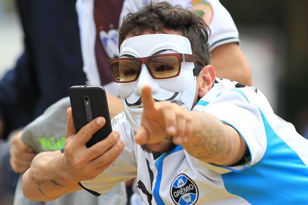Torcida do Grêmio invade as ruas de Porto Alegre para celebrar com o time o tricampeonato da Libertadores após vitória sobre o Lanúns na Argentina - 30/11/2017 Torcida do Grêmio invade as ruas de Porto Alegre para celebrar com o time o tricampeonato da Libertadores após vitória sobre o Lanúns na Argentina - 30/11/2017