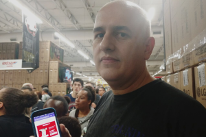 Decepção: o cliente Robson Argolo encontrou celulares sem desconto algum na Black Friday antecipada de um hipermercado de São Paulo