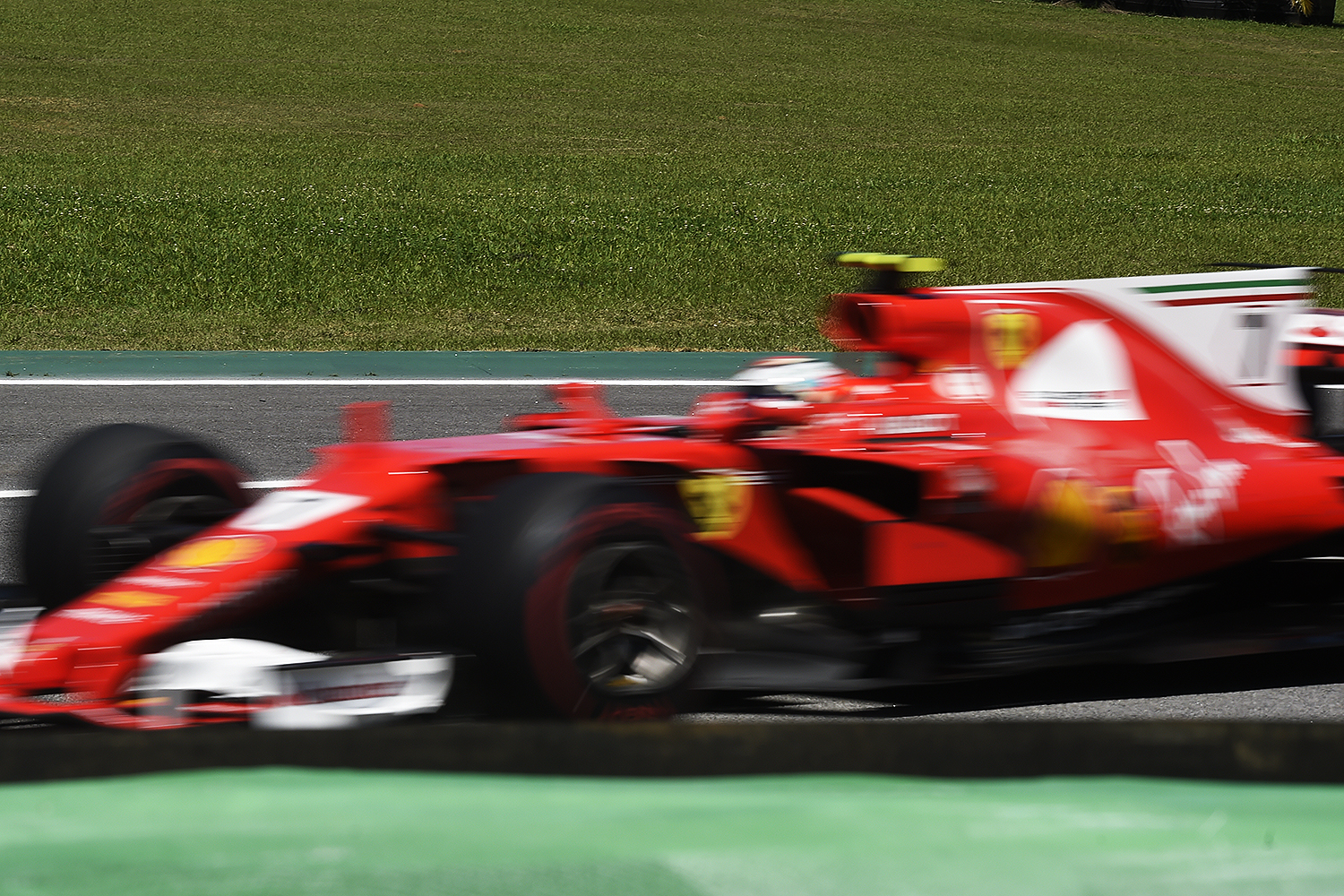 O piloto finland&ecirc;s Kimi R&auml;ikk&ouml;nen durante o Grande Pr&ecirc;mio do Brasil em Interlagos - 12/11/2017