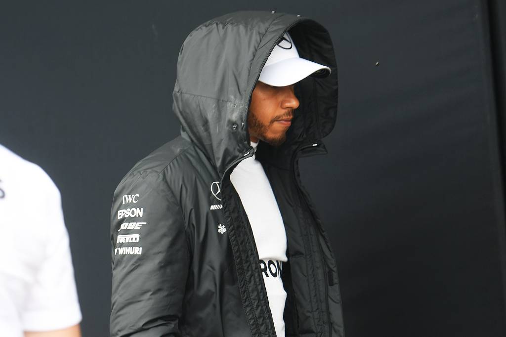 O piloto Lewis Hamilton, da Mercedes, durante segundo dia de treino livre para o Grande Pr&ecirc;mio do Brasil, no Aut&oacute;dromo de Interlagos - 11/11/2017