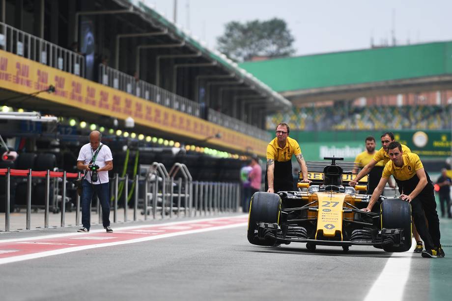 Movimentação no Autódromo de Interlagos antes do início dos treinos para o Grande Prêmio do Brasil de Fórmula 1 - 09/11/2017