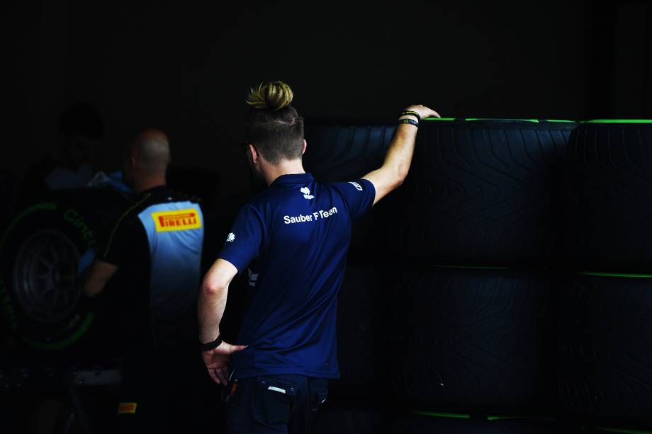 Movimentação no Autódromo de Interlagos antes do início dos treinos para o Grande Prêmio do Brasil de Fórmula 1