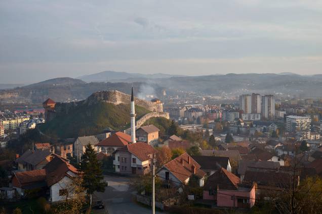 Vista aérea da cidade de Doboj, localizada ao norte da República Srpska. Vista aérea da cidade de Doboj, localizada ao norte da República Srpska.