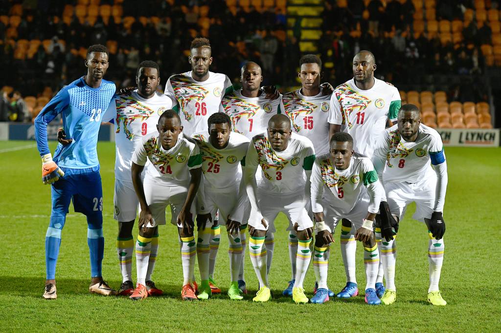 BARNET, ENGLAND - MARCH 23: The Senegal team pose for a group photo prior to the International Friendly match between Nigeria and Senegal at The Hive on March 23, 2017 in Barnet, England. (Photo by Dan Mullan/Getty Images)