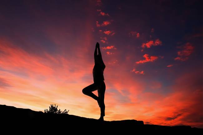 silhouette-2512805_1920