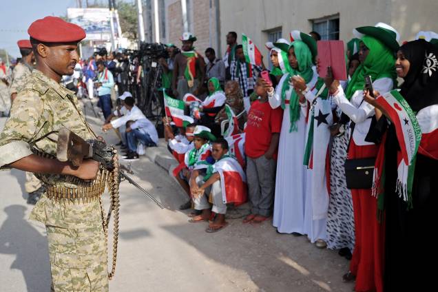 Soldados durante desfile do Dia da Independência em Hargeisa, Somalilândia. Soldados durante desfile do Dia da Independência em Hargeisa, Somalilândia.