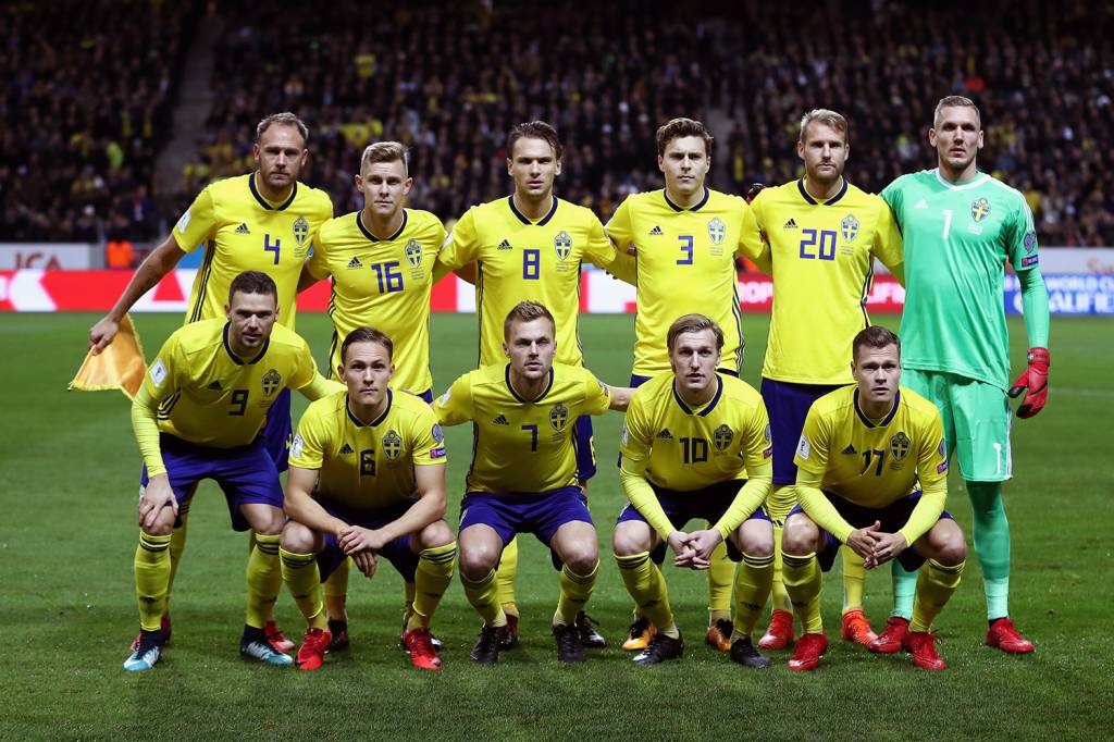 SOLNA, SWEDEN - NOVEMBER 10: The Sweden team line up prior to the FIFA 2018 World Cup Qualifier Play-Off: First Leg between Sweden and Italy at Friends arena on November 10, 2017 in Solna, Sweden. (Photo by Catherine Ivill/Getty Images)