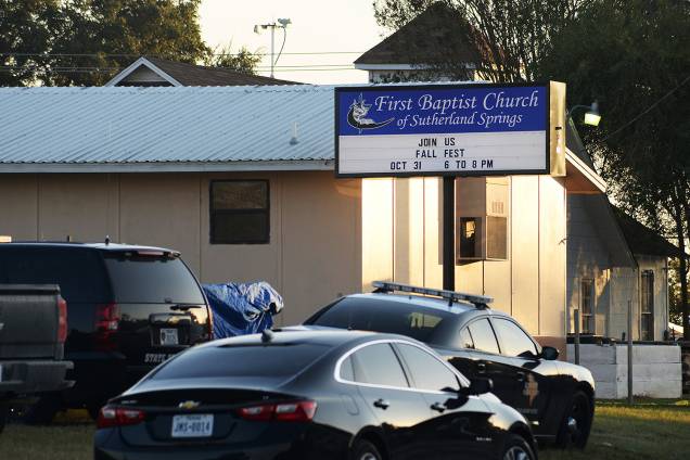 Um tiroteio na igreja Batista da cidade de Sutherland Springs, a 45 km da cidade de San Antonio no Texas, deixou no mínimo 27 mortos e diversos feridos na manhã deste domingo, de acordo com a BBC - 05/11/2017 Um tiroteio na igreja Batista da cidade de Sutherland Springs, a 45 km da cidade de San Antonio no Texas, deixou no mínimo 27 mortos e diversos feridos na manhã deste domingo, de acordo com a BBC - 05/11/2017