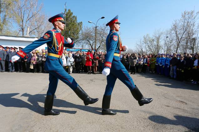 Soldados marcham durante o Dia da República em Tiraspol, capital da Transnístria. Soldados marcham durante o Dia da República em Tiraspol, capital da Transnístria.