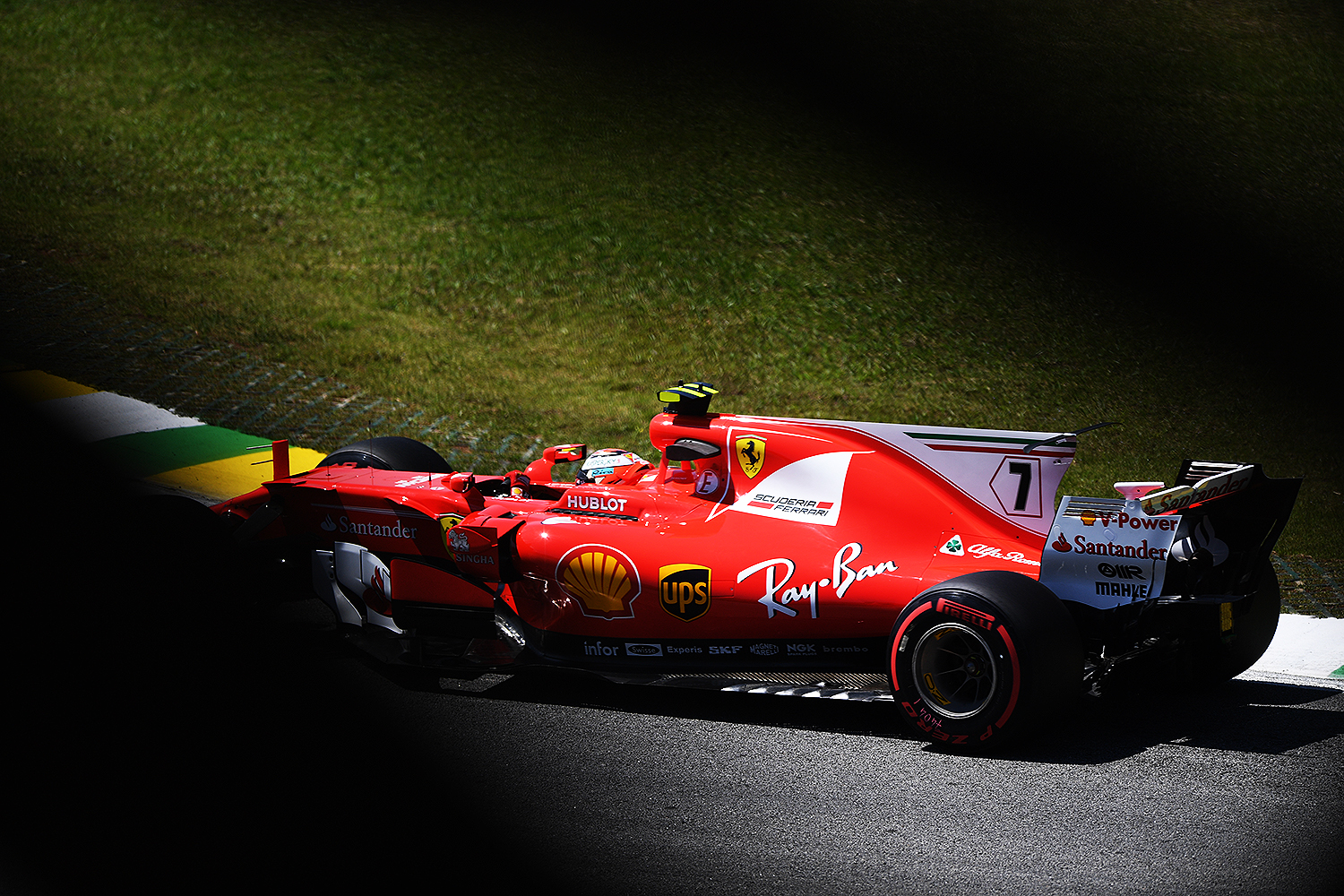 O piloto finland&ecirc;s Kimi R&auml;ikk&ouml;nen da Ferrari durante treino livre para o Grande Pr&ecirc;mio do Brasil em Interlagos - 10/11/2017