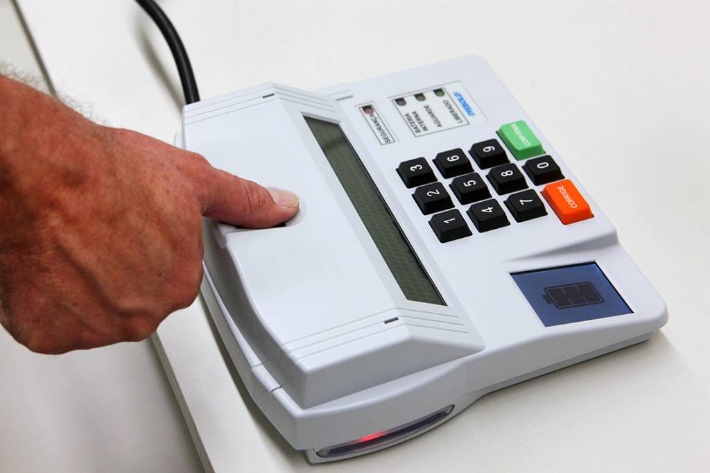 Seis governadores deixam cargos para disputar eleições de outubro