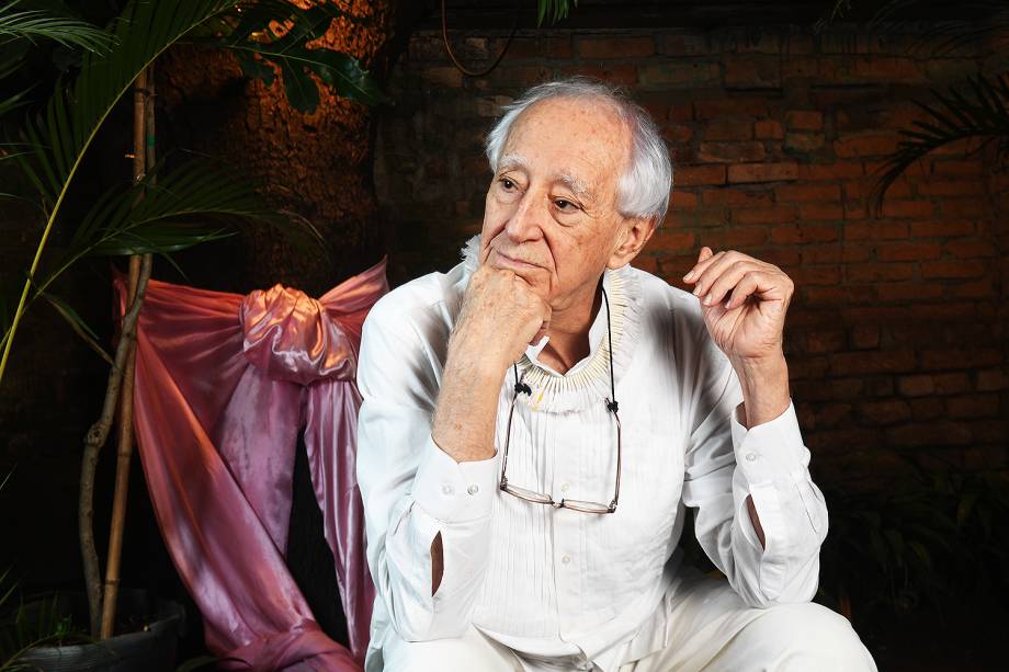 O dramaturgo Zé Celso, diretor do Teatro Oficina em entrevista ao site de VEJA O dramaturgo Zé Celso, diretor do Teatro Oficina em entrevista ao site de VEJA