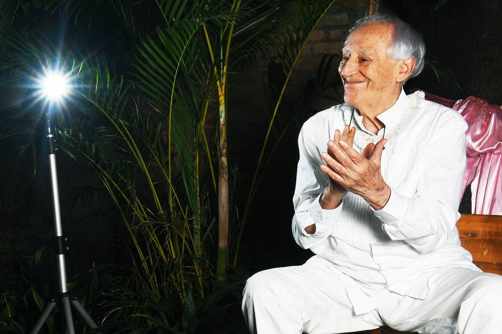 O estado de saúde delicado de Zé Celso após incêndio