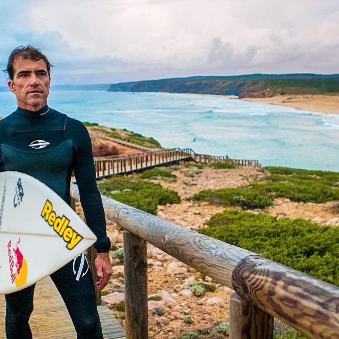 Carlos Burle fala de acidente impressionante com ondas gigantes