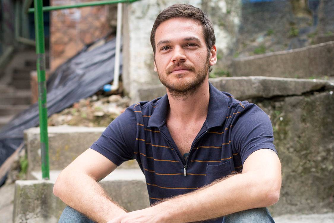 O ator Emilio Dantas