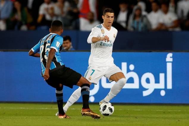 Cristiano Ronaldo e Jailson, durante partida entre Real Madrid e Grêmio, válida pela final do Mundial de Clubes da FIFA, realizada no Estádio Xeique Zayed, em Abu Dhabi - 16/12/2017 Cristiano Ronaldo e Jailson, durante partida entre Real Madrid e Grêmio, válida pela final do Mundial de Clubes da FIFA, realizada no Estádio Xeique Zayed, em Abu Dhabi - 16/12/2017