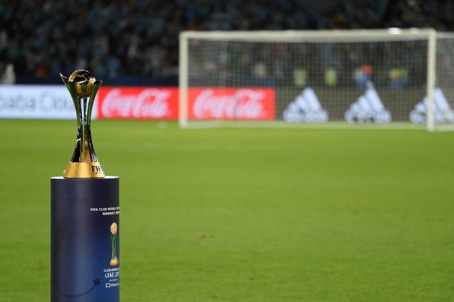 Taça do Mundial de Clubes da FIFA é exibida antes da partida entre Grêmio e Real Madrid, realizada no Estádio Xeique Zayed, em Abu Dhabi - 16/12/2017 Taça do Mundial de Clubes da FIFA é exibida antes da partida entre Grêmio e Real Madrid, realizada no Estádio Xeique Zayed, em Abu Dhabi - 16/12/2017