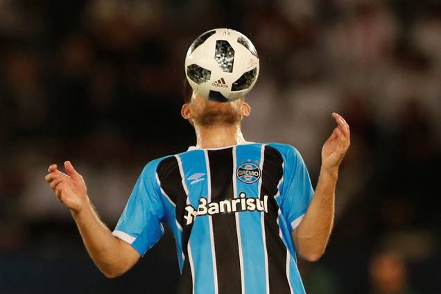 O jogador do Grêmio, Walter Kannemann, durante partida contra o Real Madrid, válida pela final do Mundial de Clubes da FIFA, realizada no Estádio Xeique Zayed, em Abu Dhabi - 16/12/2017 O jogador do Grêmio, Walter Kannemann, durante partida contra o Real Madrid, válida pela final do Mundial de Clubes da FIFA, realizada no Estádio Xeique Zayed, em Abu Dhabi - 16/12/2017