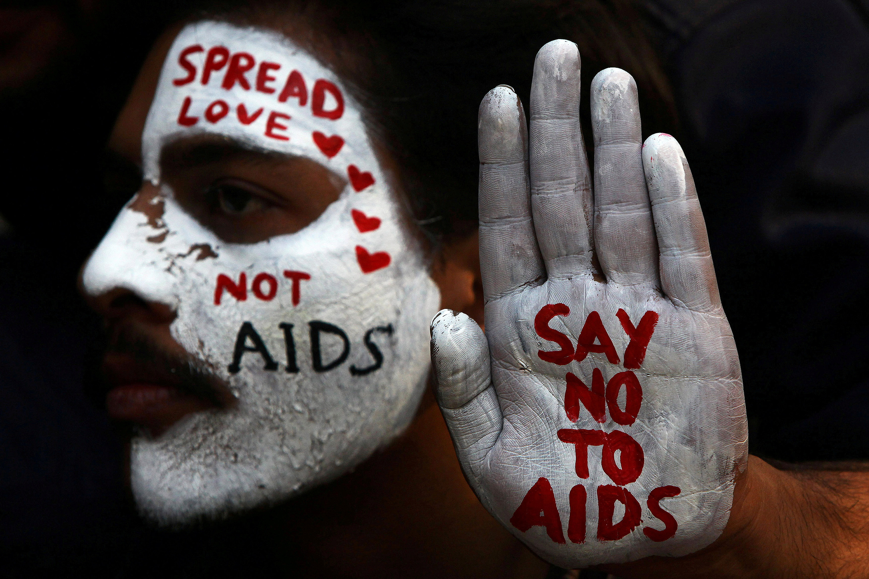 Um em cada quatro homens que fazem sexo com homens em SP é portador do HIV