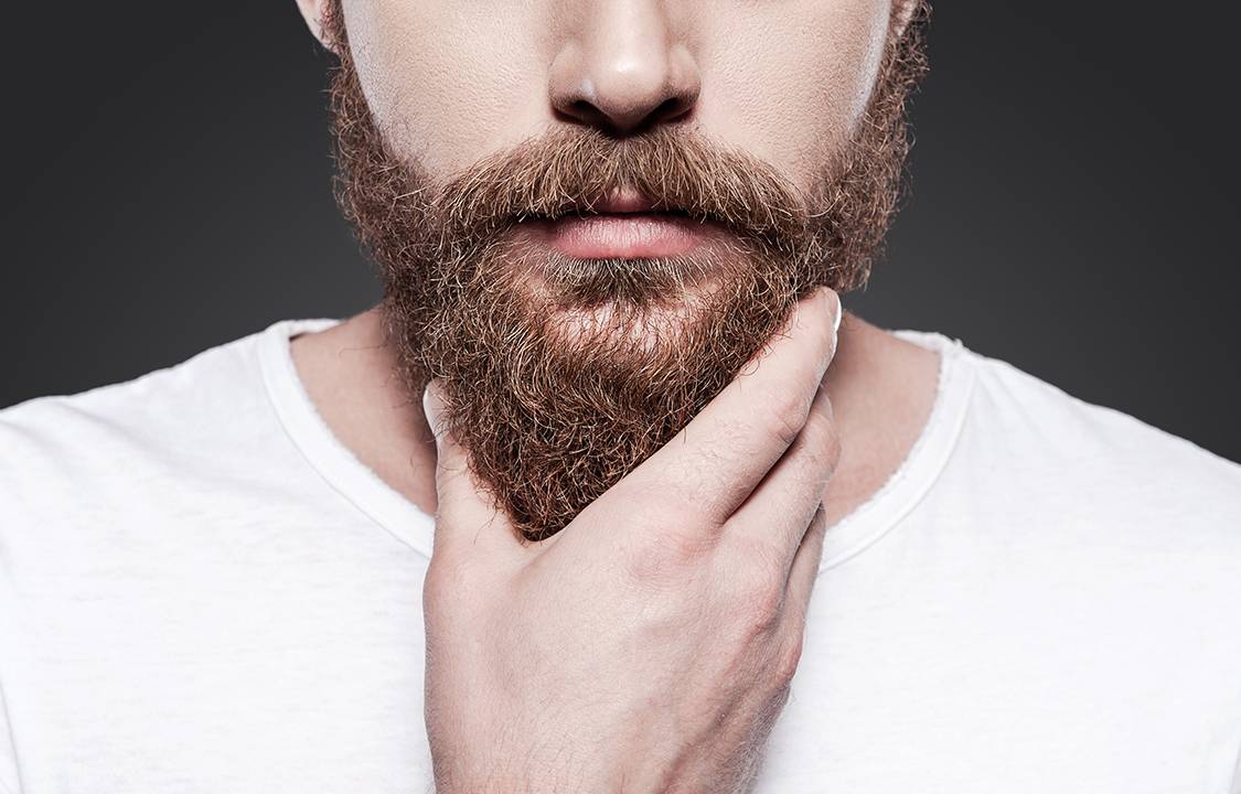 Homem com barba comprida