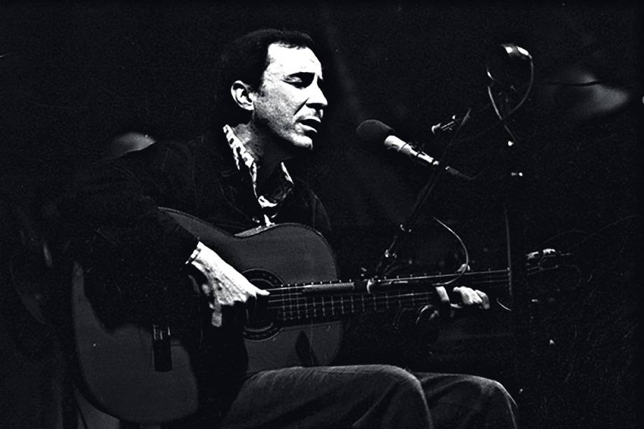 João Gilberto nos anos 50: seu estilo absolutamente singular definiu a bossa nova e mudou toda a MPB