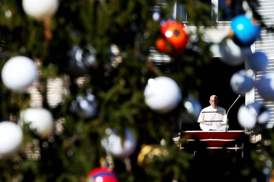 Papa Francisco realiza oração do Ângelus, na Praça de São Pedro, localizada no Vaticano - 24/12/2017