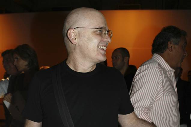 O estilista Ocimar Versolato no lançamento do livro "Que Cabelo é Esse?", de Mariangelo Bordon, no Mube, em São Paulo - 05/04/2006 O estilista Ocimar Versolato no lançamento do livro "Que Cabelo é Esse?", de Mariangelo Bordon, no Mube, em São Paulo - 05/04/2006