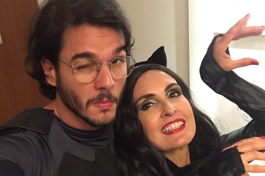 Fátima Bernardes e Túlio Gadêlha fantasiados para bloco pré-Carnaval de Olinda (PE)