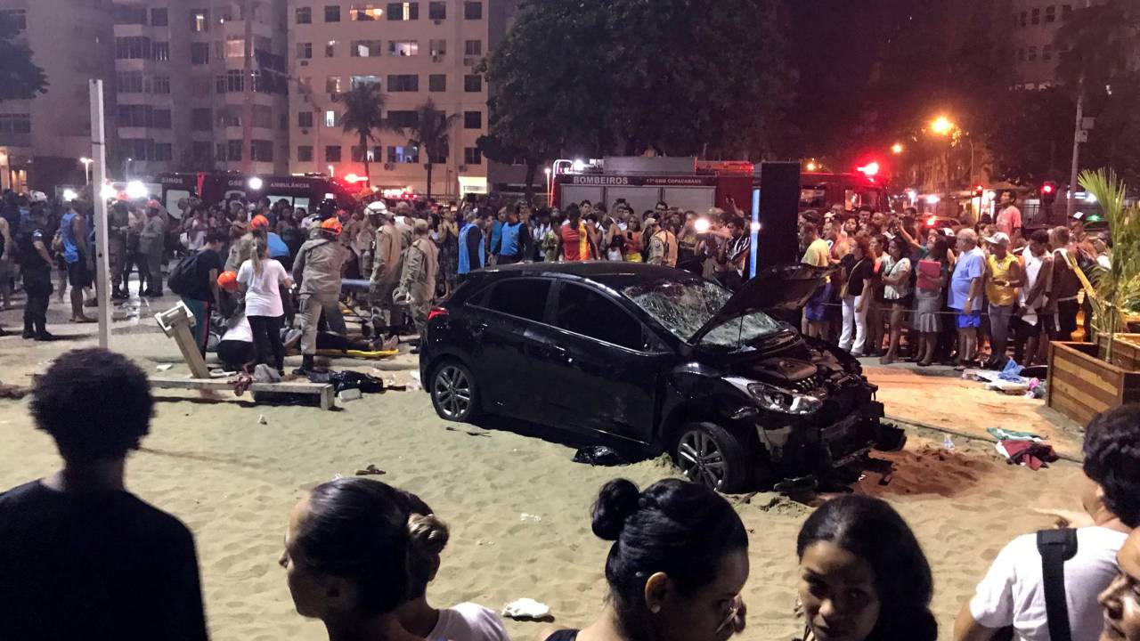 Motorista atropela banhistas em Copacabana