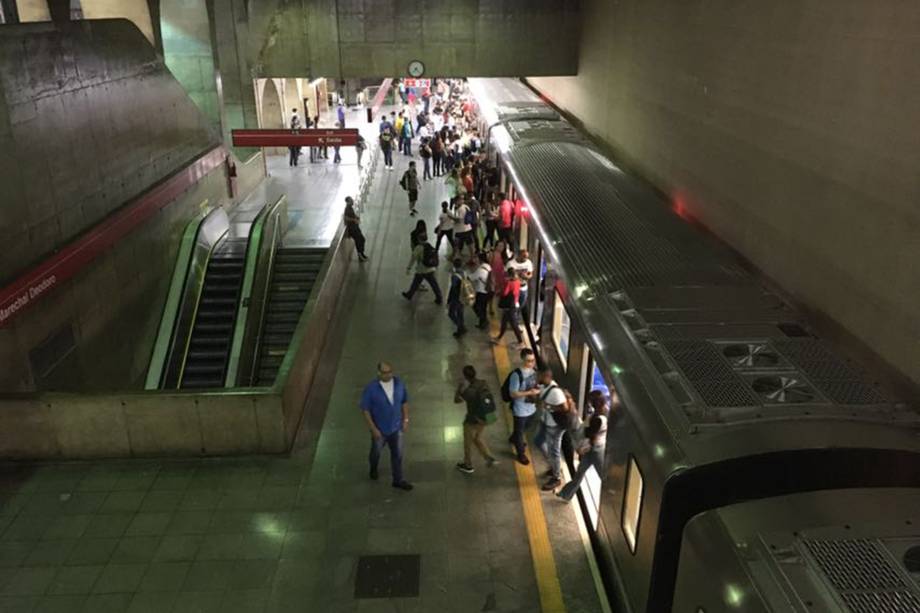 Movimentação de passageiros na estação de metrô Marechal Deodoro