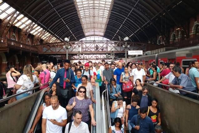Movimentação de passageiros na estação da Luz, da CPTM na região Central de São Paulo durante dia de paralisação de metroviários Movimentação de passageiros na estação da Luz, da CPTM na região Central de São Paulo durante dia de paralisação de metroviários