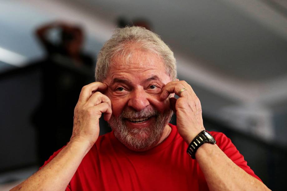 O ex-presidente Lula chega ao Sindicato dos Metalúrgicos, em São Bernardo do Campo (SP), para acompanhar o julgamento do TRF4 - 24/01/2018 O ex-presidente Lula chega ao Sindicato dos Metalúrgicos, em São Bernardo do Campo (SP), para acompanhar o julgamento do TRF4 - 24/01/2018