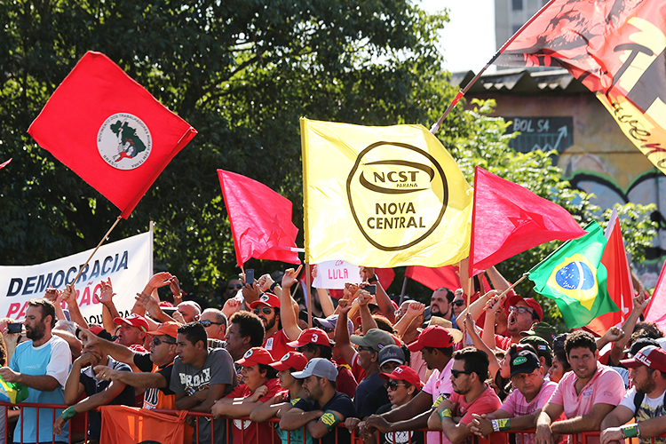Apoiadores do ex-presidente Lula realizam protesto em Porto Alegre (RS) - 24/01/2018 Apoiadores do ex-presidente Lula realizam protesto em Porto Alegre (RS) - 24/01/2018