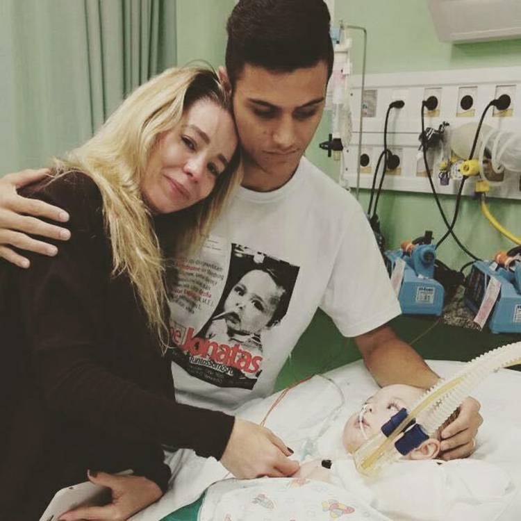 Danielle Winits e Renato Openkoski, pai do beb&ecirc; Jonatas