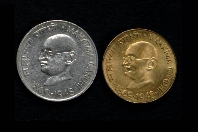 Moedas com o rosto de Mahatma Gandhi Moedas com o rosto de Mahatma Gandhi
