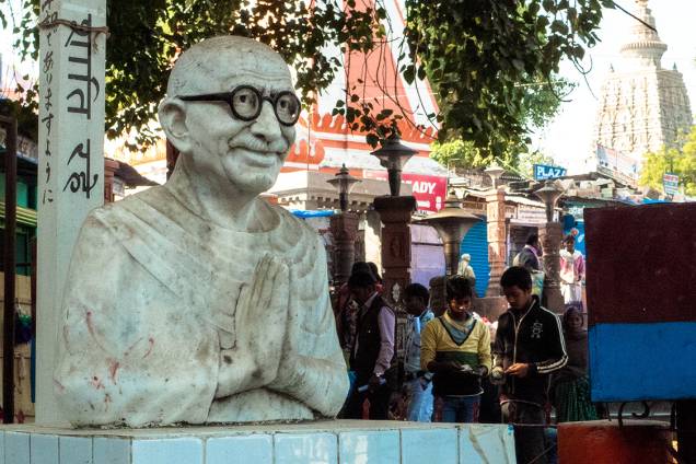 Estátua de Gandhi na cidade de Bodhgaya, Índia Estátua de Gandhi na cidade de Bodhgaya, Índia