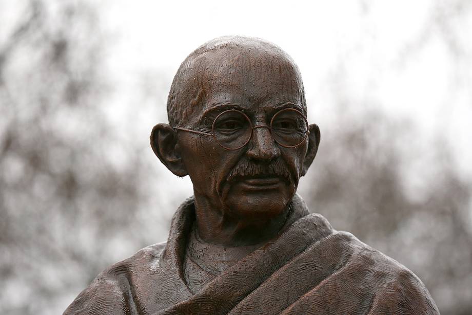 Estátua de Mahatma Gandhi na Praça do Parlamento, em Londres