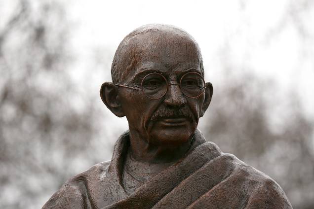 Estátua de Mahatma Gandhi na Praça do Parlamento, em Londres Estátua de Mahatma Gandhi na Praça do Parlamento, em Londres