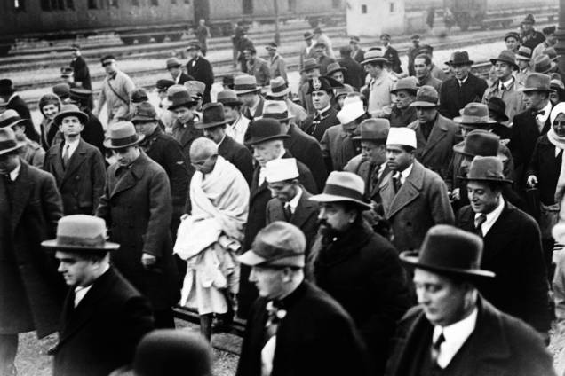 Mahatma Gandhi é calorosamente recebido em Roma, em 1931 Mahatma Gandhi é calorosamente recebido em Roma, em 1931
