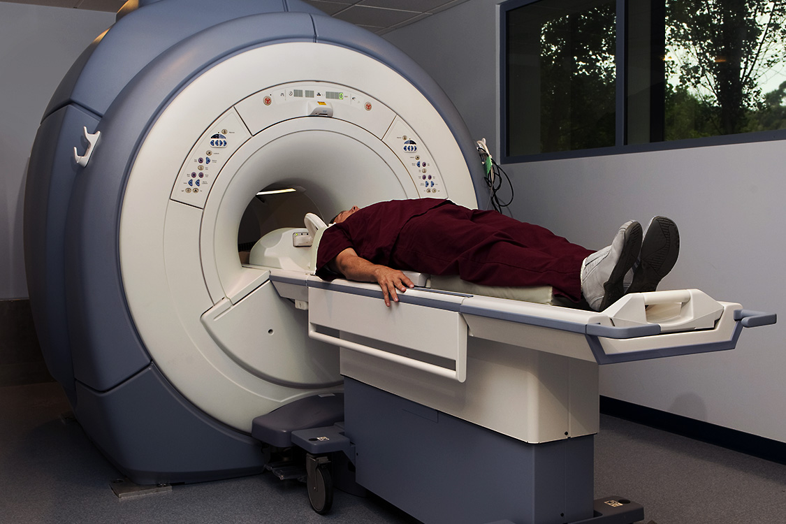 Detecção de ferro cerebral por ressonância magnética pode ser caminho para prever o Alzheimer, diz estudo