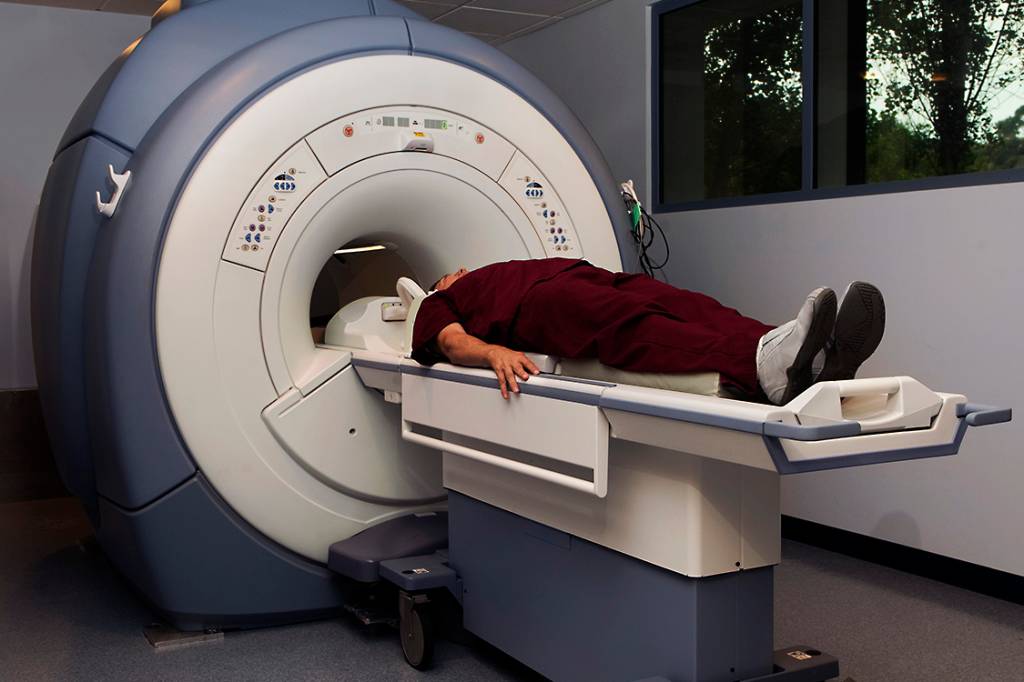 Detecção de ferro cerebral por ressonância magnética pode ser caminho para prever o Alzheimer, diz estudo