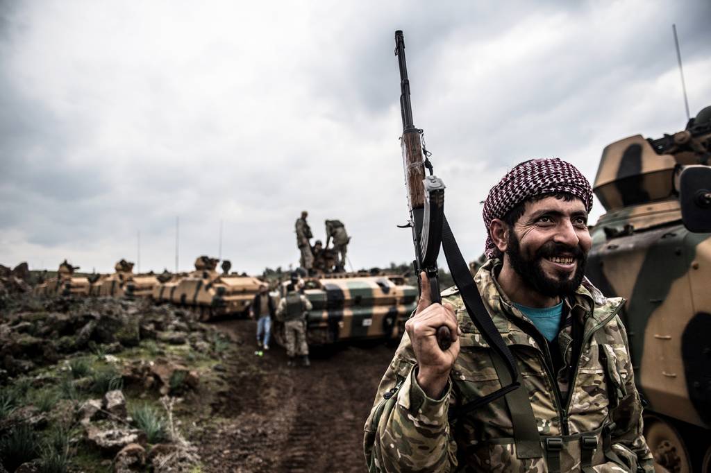 Soldados turcos são vistos próximos da fronteira com a Síria, na província de Hatay - 21/01/2018