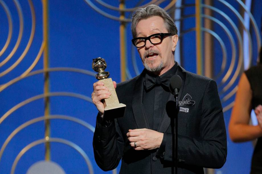 Gary Oldman recebe o prêmio de melhor ator em um filme dramático pela sua atuação em "O Destino de uma Nação" - 07/01/2018