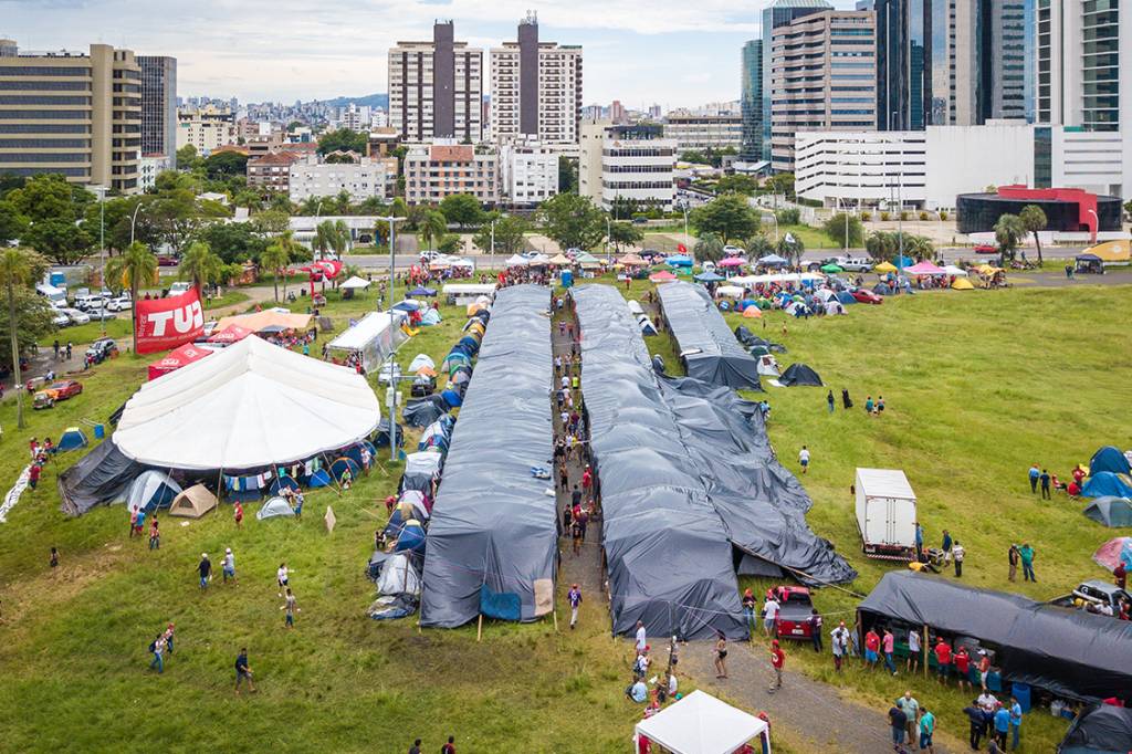 Movimentos sociais acampam em Porto Alegre para apoiar o ex-presidente Lula durante julgamento - 23/01/2018