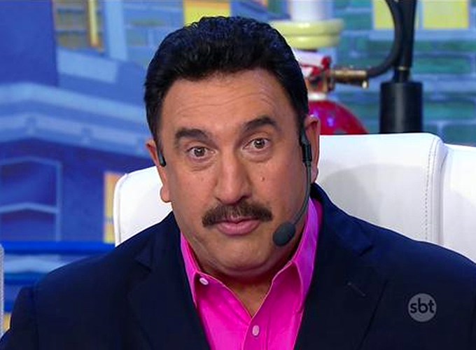 Luz se apaga e Ratinho tem que pensar rápido, ao vivo no SBT