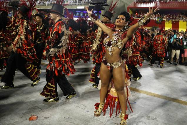 A rainha de bateria da Beija-Flor durante o segundo dia de desfiles do Carnaval do Rio - 13/02/2017 A rainha de bateria da Beija-Flor durante o segundo dia de desfiles do Carnaval do Rio - 13/02/2017