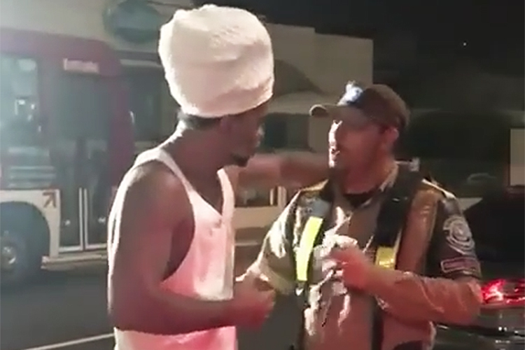 Carlinhos Brown é parado em blitz de alcoolemia, após sair do Circuito Dodô, em Salvador (BA) - 10/02/2018