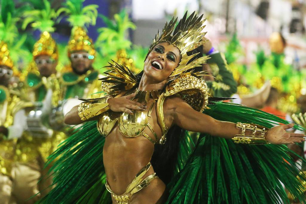 Juliana Paes, rainha de bateria da Acadêmicos do Grande Rio, durante desfile na Marquês de Sapucaí - 12/02/2018