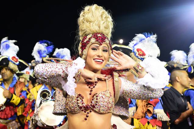 Lívia Andrade, madrinha de bateria da Império de Casa Verde, durante desfile no Sambódromo do Anhembi - 11/02/2018 Lívia Andrade, madrinha de bateria da Império de Casa Verde, durante desfile no Sambódromo do Anhembi - 11/02/2018