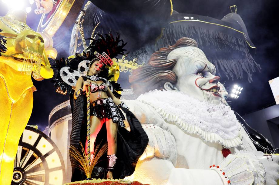 A escola de samba Independente Tricolor desfila no Sambódromo do Anhembi, na primeira noite do Carnaval paulistano - 09/02/2018
